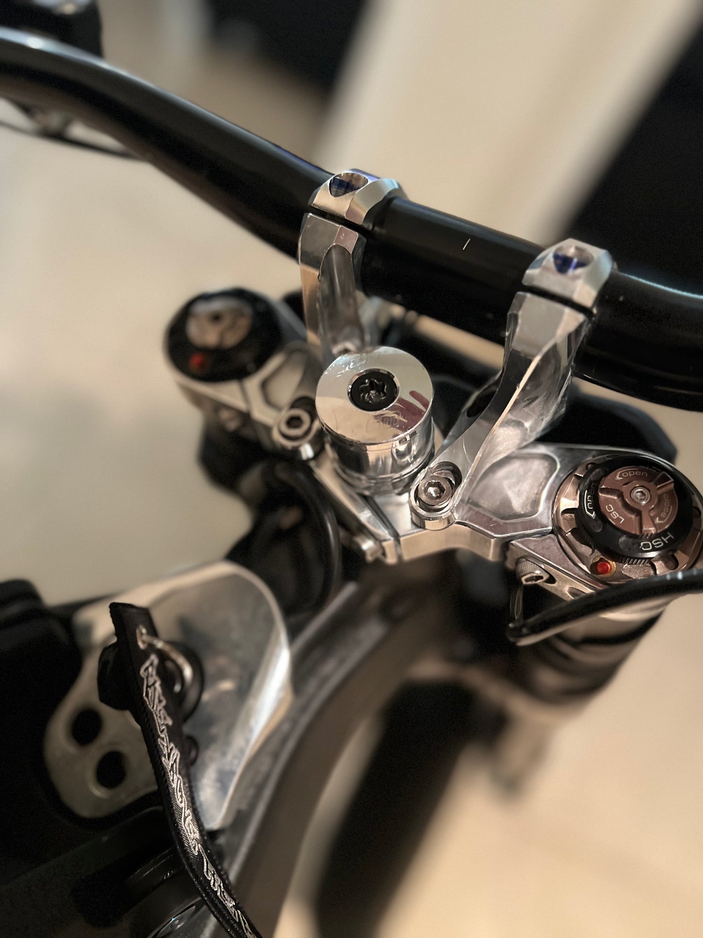 Polished Chrome Warp 9 Stem Lock